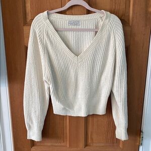Urban Outfitters Size XS Extra Small Women's Teen Girl V-Neck Cream Sweater